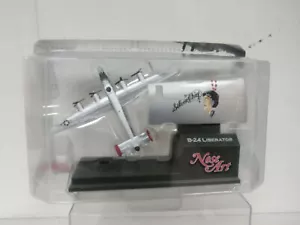 CONSOLIDATED B-24 LIBERATOR SILVER CHIEF WW 2 8 Long /apx 1:144 CORGI NOSE ART - Foto 1 di 2