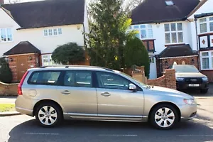 2009 VOLVO V70 2.4 D5 SE AUTO / FSH / NEW MOT / HPI CLEAR / SUNROOF - Picture 1 of 24
