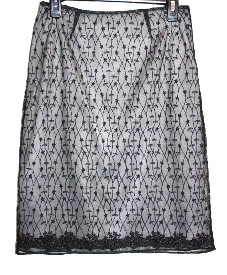 Falda lápiz Arden B negra hasta la rodilla talla 6 negra encaje superposición hilo brillante Foto 1 de 1