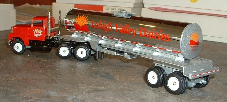 Lehigh Valley Dairies Tanker '95 Winross Truck - Image 1 of 1
