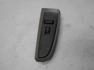 2004 GMC Yukon Front Right RH Passenger Window Door Lock Switch - Picture 1 of 10