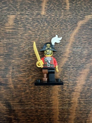 LEGO Collectible Minifigures Series 8 Pirate Captain (8833) - Image 1 of 2
