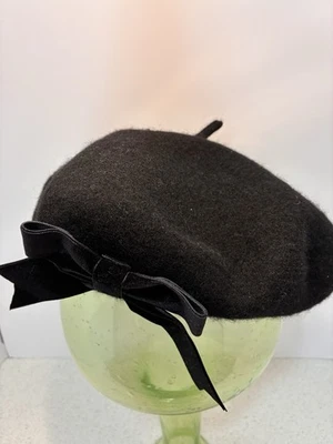Boina negra con lazo de terciopelo de accesorio 100 % lana Foto 1 de 4