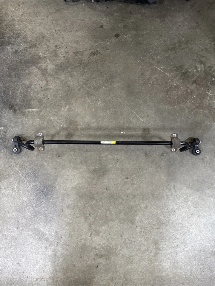 Barra estabilizadora trasera Audi A5/A4 Quattro S5/S4 2010-2017 8K0511305 OEM Foto 1 de 4