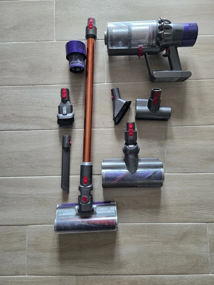 Dyson Cyclone V10 Absolute Aspirapolvere Senza Filo - Rame/Nichel (448883-01) - Immagine 1 di 3