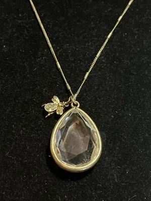 "Collar colgante Loft 34"" largo tono dorado vidrio transparente lágrima abejorro" Foto 1 de 4