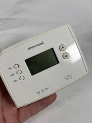 Honeywell 5/2 Programmable Thermostat In Excellent condition - Image 1 of 4