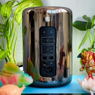 Mac Pro, 12 Core  2.7 GHz 6,1  64GB RAM, 1TB SSD D700 6GB A1481 Cylender - Image 1 of 2