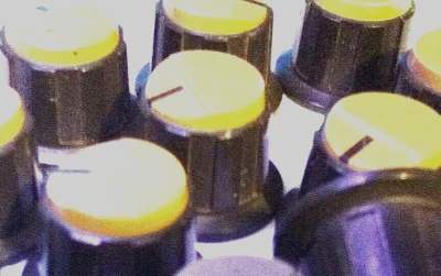 3 BEIGE KORG KNÖPFE FÜR POLYSIX POLY-61 MONOPOLY+--SUCHE ANALOG SYNTHESIZER+DRUM - Bild 1 von 4