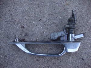 MERCEDES BENZ 450SL R107 380SL 560SL oem RIGHT PASSENGER EXTERIOR DOOR HANDLE - Picture 1 of 5