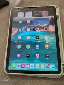 iPad Air 4th Generation, 64GB, Silver - Picture 1 of 4