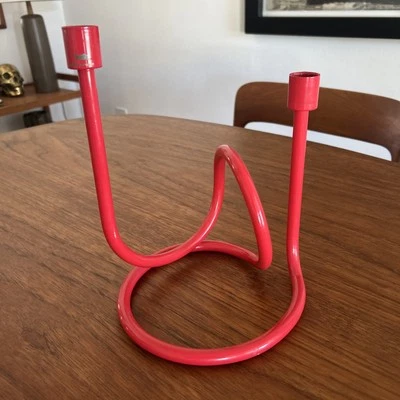 Candelabro modernista de metal esmaltado rojo Paola Navone - Cajón y barril estilo MCM Foto 1 de 4