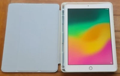 Apple iPad 6th Generation Gold 32GB MRJN2B/A. - Image 1 of 4