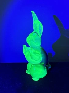 Vintage Uranium Vaseline Glass Murano  Bunny Rabbit - Picture 1 of 7