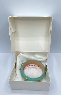 蔻驰金色皮革带转锁手链带盒 31.3 克 — 第 1/4 张图片