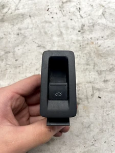 1K8959551B SWITCH FOR VOLKSWAGEN SCIROCCO 137 2.0 TDI 5010624 5010624 - Picture 1 of 4