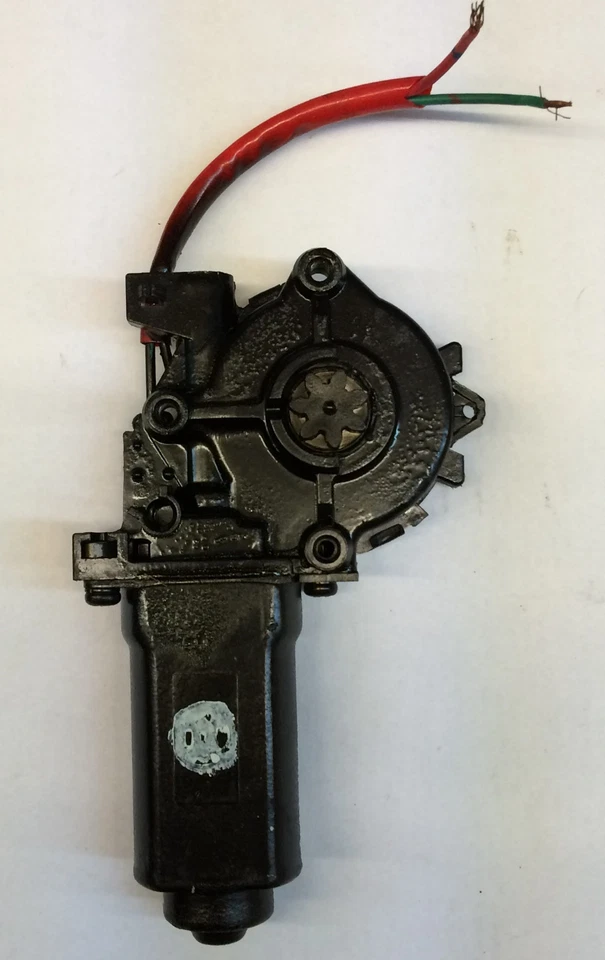 TAILGATE WINDOW LIFT MOTOR (REMAN.) fits: MITSUBISHI MONTERO 1997-2004 - Изображение 1 из 1