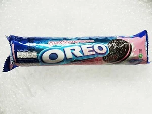 OREO - Strawberry Cream - Chocolate Sandwich Cookies with Strawberry Cream 137g - Picture 1 of 3
