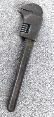 VINTAGE ANTIQUE FORD PIPE WRENCH T-1387 9" PIPE WRENCH DROP FORGED. - Image 1 of 4