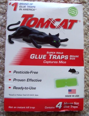 Tomcat Super Hold Pegamento Trampas Tamaño Ratón Contiene 4 Ratón Tamaño Pegamento Trampas Foto 1 de 2