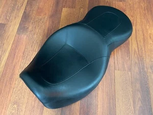 Harley Davidson 06-17 Dyna OEM Black Touring Seat 51472-06 - Picture 1 of 12