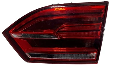Luz trasera derecha montada en tapa de pasajero 11-16 Volkswagen Jetta Hybrid GLI LED OEM Foto 1 de 4