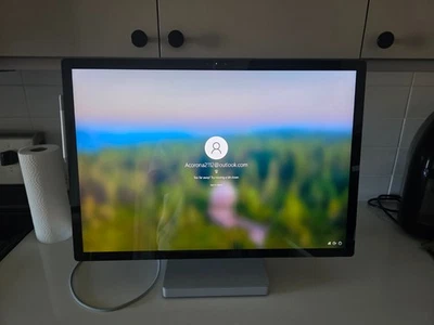 Microsoft Surface Studio 28” 1st Gen Intel Core i7 32 GB RAM 2TB - Image 1 of 4