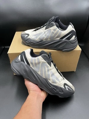 Talla 8.5 - Adidas Yeezy Boost 700 MNVN Bone Foto 1 de 4