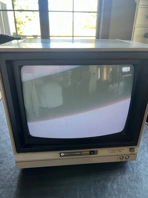 Винтажный Commodore 1702 видео ЭЛТ-монитор компьютерных игр неповрежденный Frt панели работает! - Изображение 1 из 4