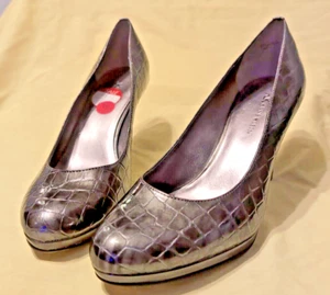 Silver Pewter Faux Leather Alligator Heels Size 7.5 Anne Klein - Picture 1 of 7