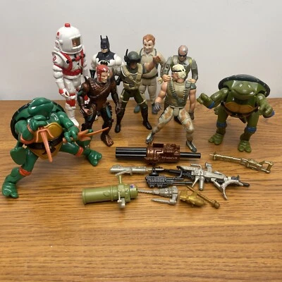 Lote de 9 figuras de acción vintage años 80/90 TMNT, Cazafantasmas, Aliens, Batman Foto 1 de 4