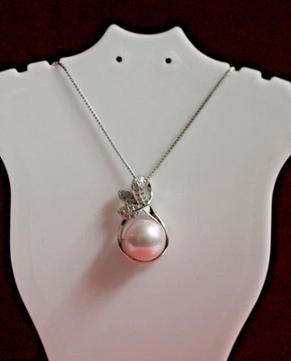 Natural Freshwater Pearl, Pearl & Leaf Pendant Necklace, Big Pearl size 11-12mm - Image 1 of 2