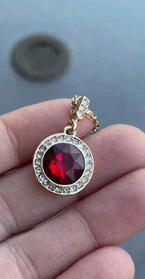 Hermoso Collar Rubí Mujer Avon Redondo Rojo Tono Dorado Foto 1 de 4