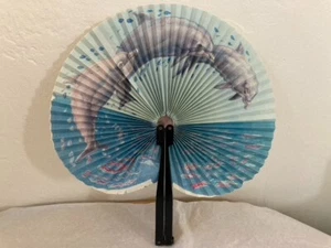 VENTILADOR PLEGABLE CHINO VINTAGE - 3 DELFINES - METAL Y PAPEL - Imagen 1 de 9