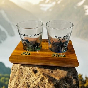De colección Lake Placid NY His Hers Base de Madera Vidrio Divertido Souvenir Shot Glasses - Imagen 1 de 14