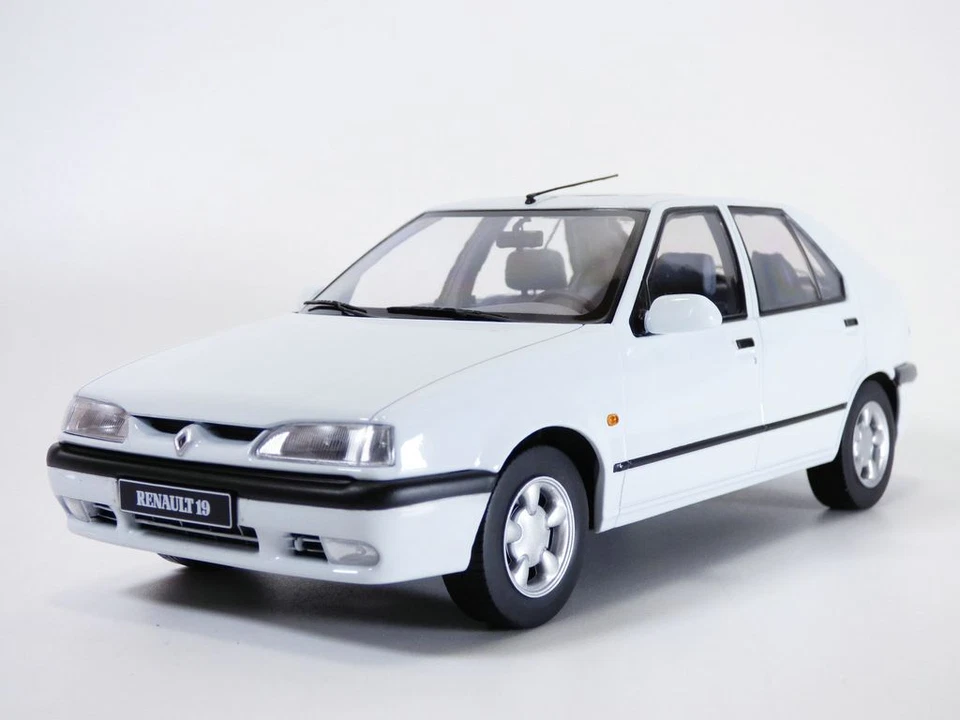 RENAULT 19 - R19 berline blanc 1/18 phase 2 RN RT RXE - Image 1 of 1