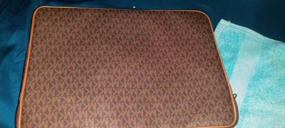 Auténtica bolsa para computadora Michael Kors Foto 1 de 3