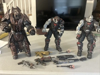 Lote de figuras de acción NECA GEARS OF WAR PALACE GUARD LANGOSTA 2008 ARMAS EN MUY BUEN ESTADO Foto 1 de 4