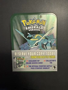 Pokemon Versión Esmeralda Preorden Lata de Coleccionista con Insertos, Tarjeta VIP y Batalla - Imagen 1 de 2