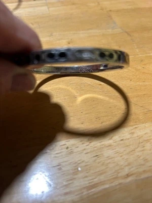 Brazalete Coach Tono Plateado Negro Esmalte Firma Logo Beso C Sin Cordones Foto 1 de 4
