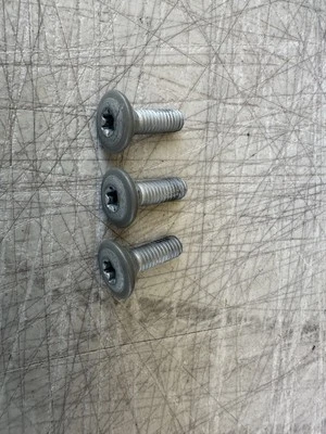 2012 TOYOTA PRIUS C REAR DOOR LOCK LATCH ACTUATOR MOUNTING SCREWS RIGHT SIDE OEM - Изображение 1 из 2