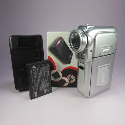 Fujian NE-SSEY GZ-MC100X Digital Video Camcorder Silver Tested Full Working Set - Image 1 of 4
