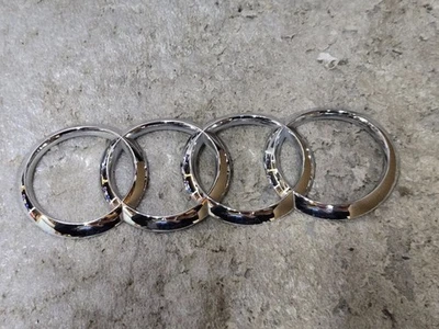 2018-2023 AUDI TT RS QUATTRO - Emblema de porta-malas / crachá / anéis 8S0853742 OEM usado - Imagem 1 de 4