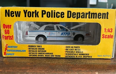 GEARBOX 1999 NYPD POLICE FORD CROWN VIC 1/43 scale - Image 1 of 4