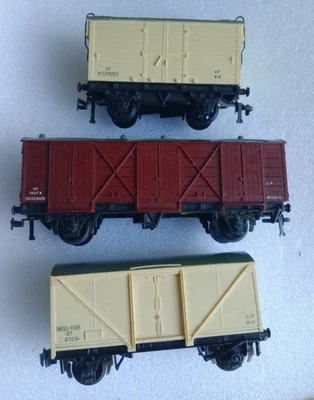 Hornby Dublo Wagons 2R Vans 3 Various Unboxed - Image 1 of 4