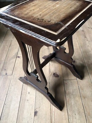 Petite Table d'appoint / Table de chevet / Tabouret en bois «  À Restaurer » - Photo 1/4