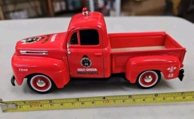 Maisto, Red Harley Davidson Diecast 1948 Ford Fire Truck. 1/25 See Ad. (11M) - Image 1 of 4