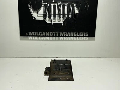 Placa de soporte de montaje de transmisión 52058618 Wrangler TJ Jeep 2.5 AX5 OEM 97-02 CC Foto 1 de 4