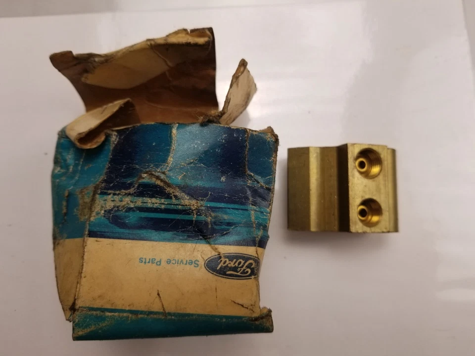 Eje trasero de unión de línea de freno OEM Ford C8TZ-2074-A Foto 1 de 4