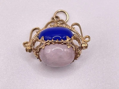 Colgante giratorio de cuarzo rosa y ágata con sello de oro de 9 quilates. Joyeros de mina de oro Foto 1 de 4